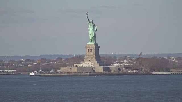 This webcam usually shows a view of the Statue of Liberty in New York. It's a clear day. It's 49ºF/10ºC.
