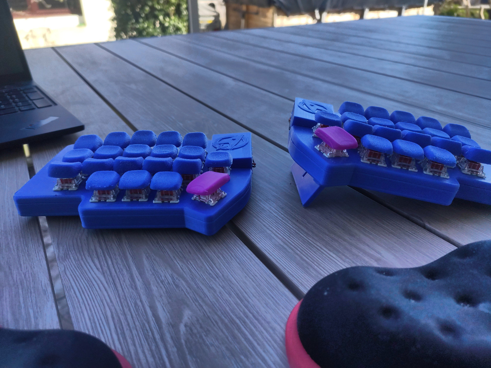 Clavier en deux parties imprimé en 3D
les touches ne comportent pas de caractères.